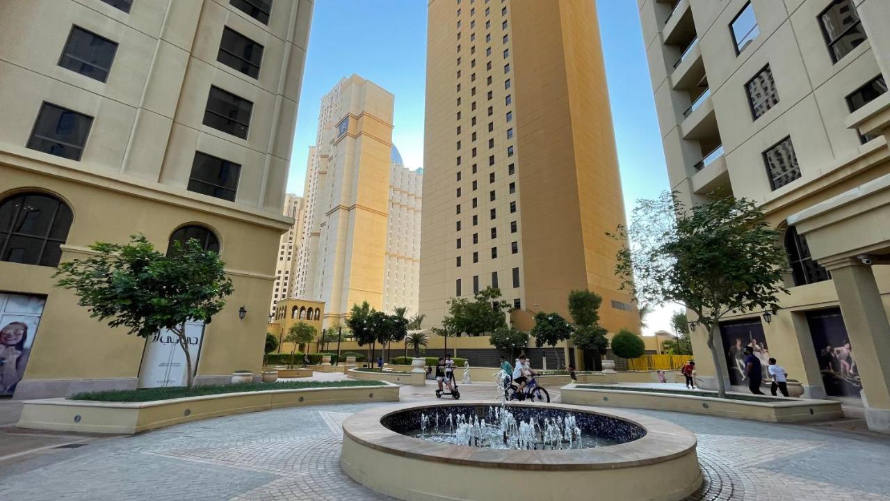 Business Backpackers Jbr Vandrarhem Dubai Exteriör bild
