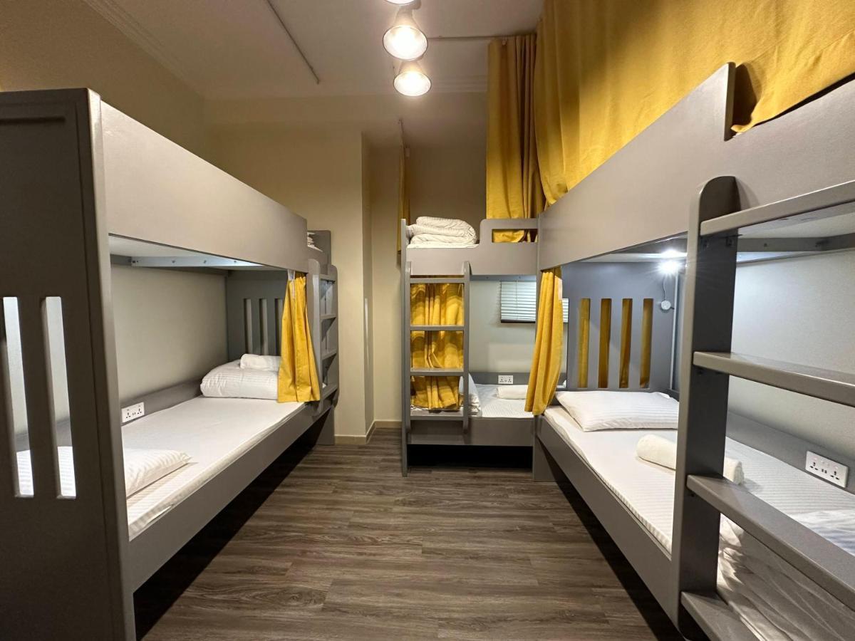 Business Backpackers Jbr Vandrarhem Dubai Exteriör bild