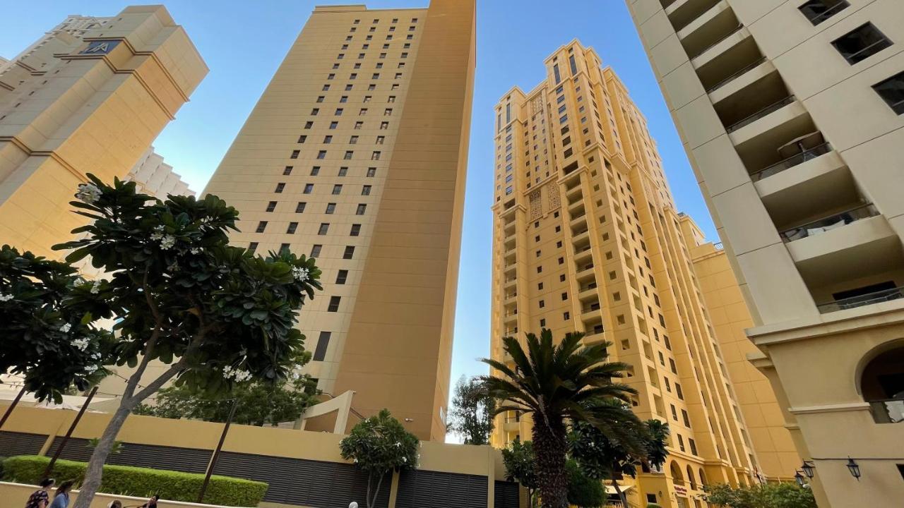 Business Backpackers Jbr Vandrarhem Dubai Exteriör bild