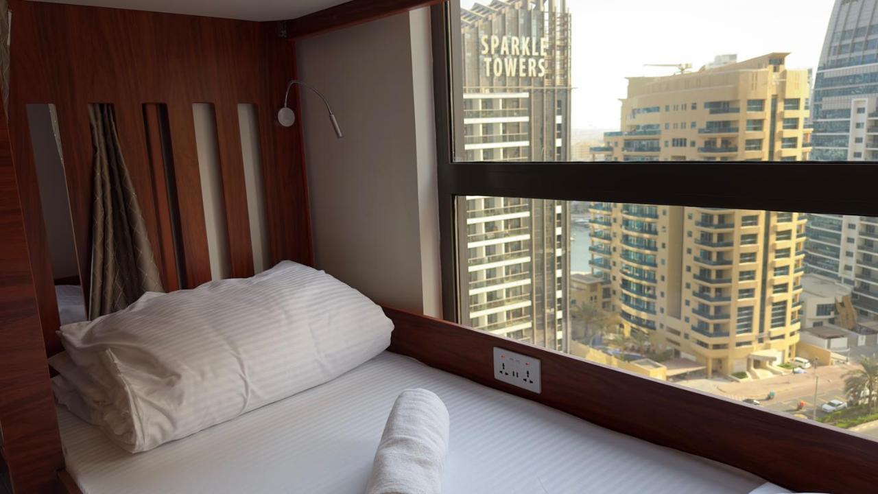 Business Backpackers Jbr Vandrarhem Dubai Exteriör bild